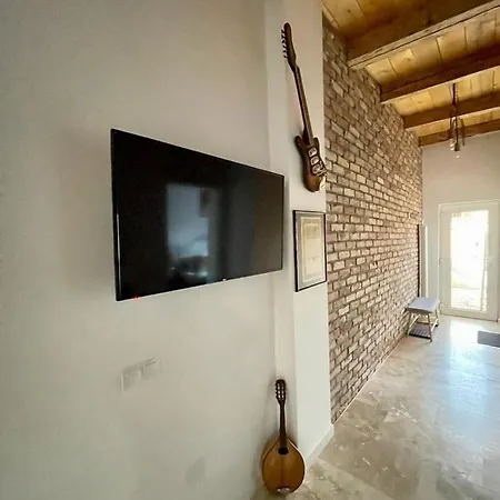 Adorable 3 Bedroom Kaloşvar